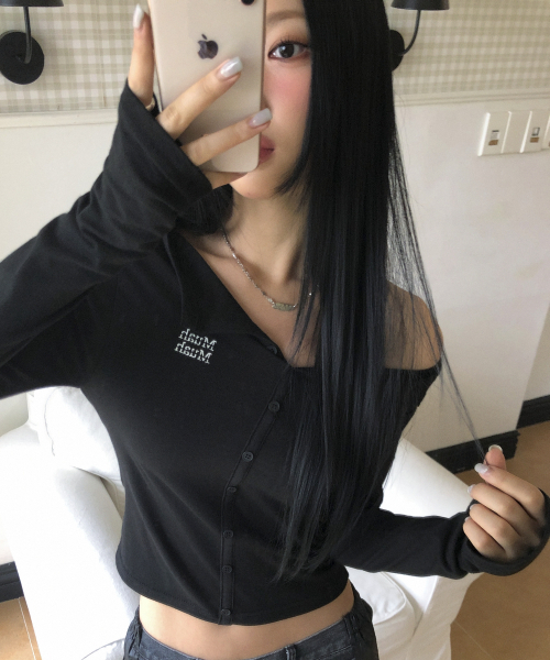 muahmuah（ムーアムーア）の「オフショルダー ヘンリーロングスリーブTシャツ[ブラック]（Tシャツ/カットソー・レディース・その他・FREE）」の2枚目の写真