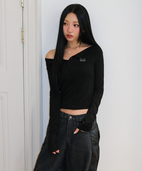 muahmuah（ムーアムーア）の「オフショルダー ヘンリーロングスリーブTシャツ[ブラック]（Tシャツ/カットソー・レディース・その他・FREE）」の7枚目の写真