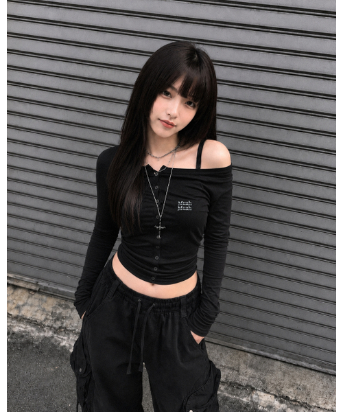 muahmuah（ムーアムーア）の「オフショルダー ヘンリーロングスリーブTシャツ[ブラック]（Tシャツ/カットソー・レディース・その他・FREE）」の12枚目の写真
