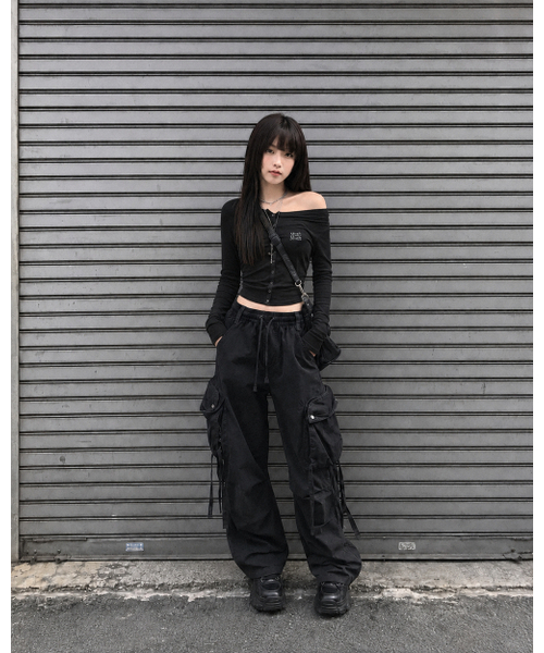 muahmuah（ムーアムーア）の「オフショルダー ヘンリーロングスリーブTシャツ[ブラック]（Tシャツ/カットソー・レディース・その他・FREE）」の14枚目の写真