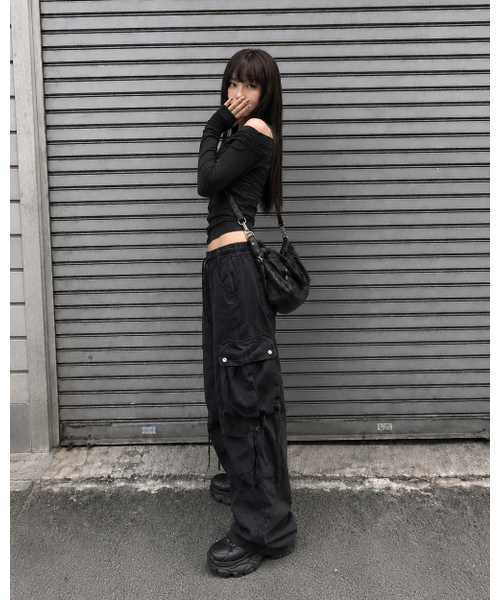 muahmuah（ムーアムーア）の「オフショルダー ヘンリーロングスリーブTシャツ[ブラック]（Tシャツ/カットソー・レディース・その他・FREE）」の15枚目の写真