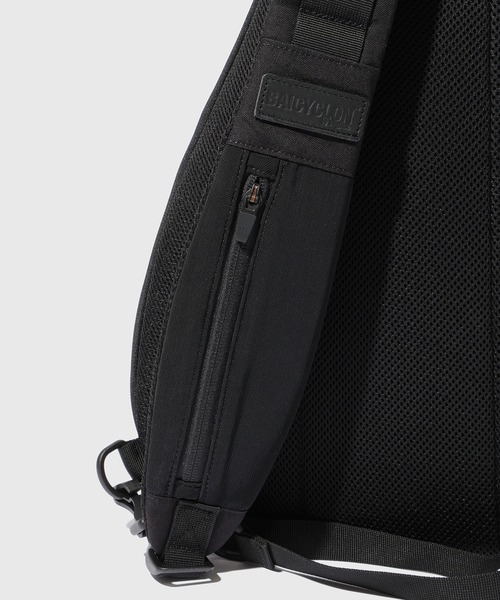 ADAM ET ROPE'（アダムエロペ）の「【BAICYCLON by Bagjack/バイシクロン】SINGLE STRAP BAG（トートバッグ・メンズ・ブラック・FREE）」の6枚目の写真