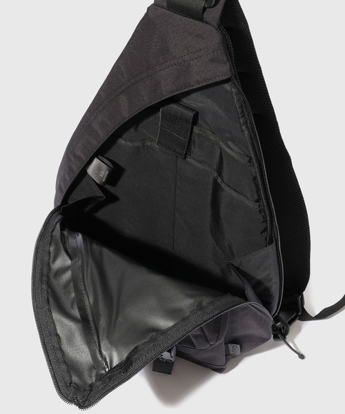 ADAM ET ROPE'（アダムエロペ）の「【BAICYCLON by Bagjack/バイシクロン】SINGLE STRAP BAG（トートバッグ・メンズ・ブラック・FREE）」の13枚目の写真
