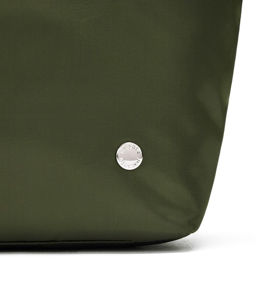 pacsafe(パックセーフ)の「pacsafe/パックセーフ W Carryall tote/キャリーオールトート(トートバッグ・レディース・オリーブ・FREE)」の6枚目の写真