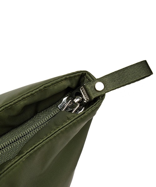 pacsafe(パックセーフ)の「pacsafe/パックセーフ W Carryall tote/キャリーオールトート(トートバッグ・レディース・オリーブ・FREE)」の7枚目の写真