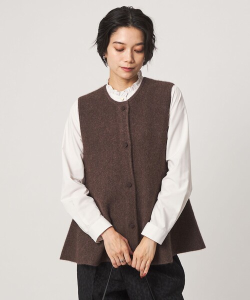 green label relaxing(グリーンレーベルリラクシング)の「FOXブレンド セッケツ ニット ジレ(ベスト・レディース・ダークブラウン/オフホワイト/ネイビー・FREE)」の4枚目の写真