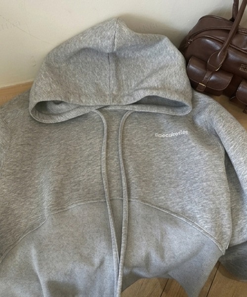 Dalfwin(ダールフィン)の「ricecakeフェイクレザーラベル付き刺繍ロゴ切り替えデザインショート丈フーディー(パーカー・レディース・グレー/ブラック・FREE)」の10枚目の写真