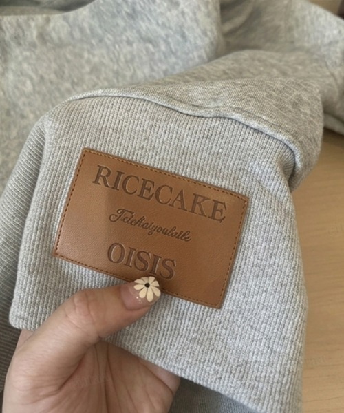 Dalfwin(ダールフィン)の「ricecakeフェイクレザーラベル付き刺繍ロゴ切り替えデザインショート丈フーディー(パーカー・レディース・グレー/ブラック・FREE)」の17枚目の写真