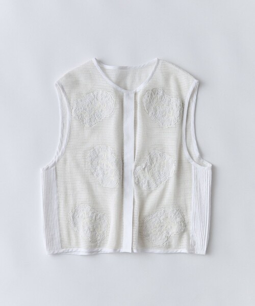 conges payes ADIEU TRISTESSE（コンジェ ペイエ アデュートリステス）の「刺繍モチーフベスト（ベスト・レディース・オフホワイト/ブラック・38）」の2枚目の写真