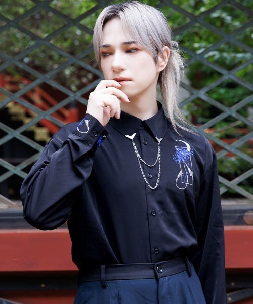 REZEN(リゼン)の「彼岸花×月刺繍シャツ(シャツ/ブラウス・メンズ・ライトグレー/ローズ/レッドパープル/ブルーパープル・MEDIUM/LARGE)」の6枚目の写真