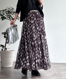 柄チュールスカート