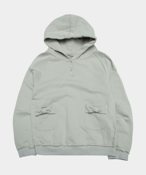 SOME PLACE（サムプレイス）の「Ribbonポケット カットオフディテール ネックボタン オーバーサイズ コットンフード長袖Tシャツ_2COLOR（パーカー・レディース・グレー/ベージュ・FREE）」の3枚目の写真