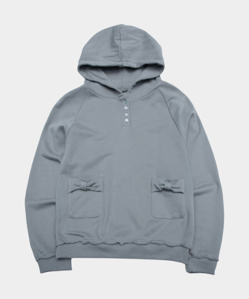 SOME PLACE（サムプレイス）の「Ribbonポケット カットオフディテール ネックボタン オーバーサイズ コットンフード長袖Tシャツ_2COLOR（パーカー・レディース・グレー/ベージュ・FREE）」の4枚目の写真