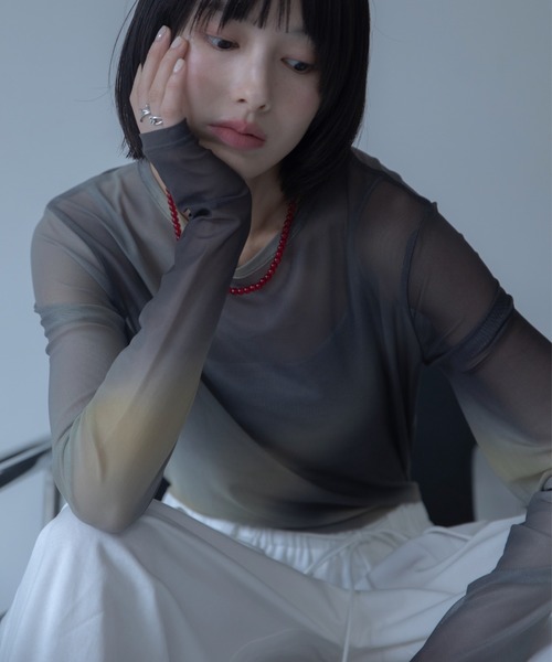 VACANCY(ヴァカンシー)の「【VACANCY公式】オリジナルアート柄クルーシアートップス(Tシャツ/カットソー・レディース・マスタード/ブラック/レッド/ブラウン/パープル・FREE)」の4枚目の写真