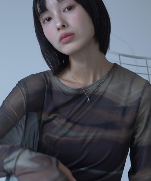 VACANCY(ヴァカンシー)の「【VACANCY公式】オリジナルアート柄クルーシアートップス(Tシャツ/カットソー・レディース・マスタード/ブラック/レッド/ブラウン/パープル・FREE)」の8枚目の写真