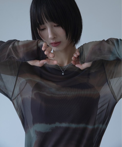 VACANCY(ヴァカンシー)の「【VACANCY公式】オリジナルアート柄クルーシアートップス(Tシャツ/カットソー・レディース・マスタード/ブラック/レッド/ブラウン/パープル・FREE)」の6枚目の写真
