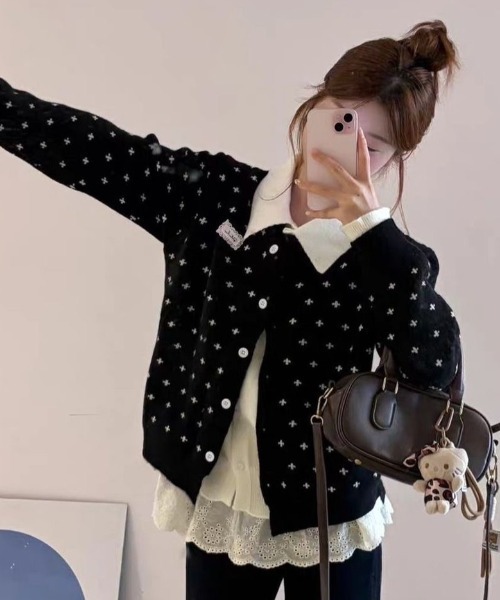 AVYL(アヴィル)の「レイヤード風ドット柄ニットカーディガン(カーディガン/ボレロ・レディース・ブラック/グレー・M)」の5枚目の写真