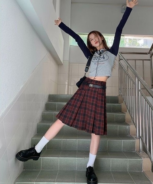 SHERU(シェル)の「チェック柄ミディ丈プリーツスカート レイヤードスタイル(スカート・レディース・ワインレッド・M)」の17枚目の写真
