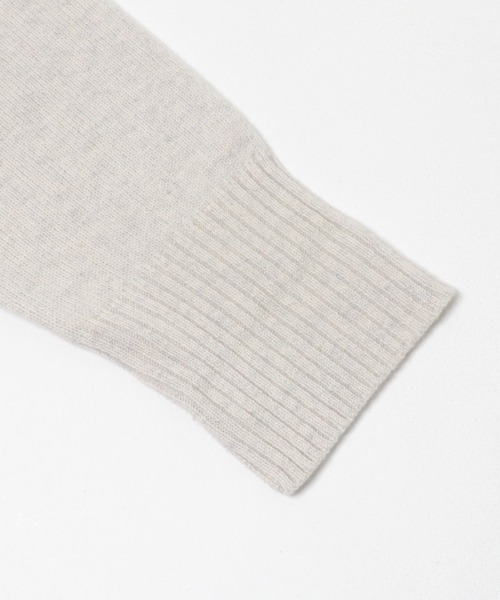 URBAN RESEARCH ROSSO WOMEN(アーバンリサーチ ロッソ)の「『WEB/一部店舗限定』エクストラファインサイドスリットニット(ニット/セーター・レディース・ブルー系その他/オフホワイト/ライトグレー/チャコールグレー/ピンク・FREE)」の16枚目の写真