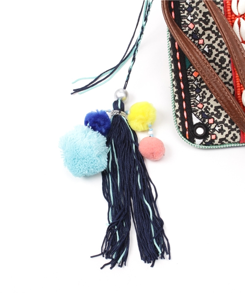 Desigual（デシグアル）の「[Desigual/デシグアル]貝殻付きカラフルショルダーバッグ（ショルダーバッグ・レディース・レッド系その他・ONE SIZE）」の4枚目の写真