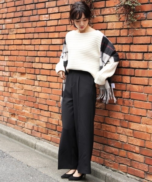 A part by（アパートバイ）の「P/PUワイドパンツ  766354（その他パンツ・レディース・グリーン/ブラック/オフホワイト/ブラック系その他・MEDIUM/LARGE）」の14枚目の写真