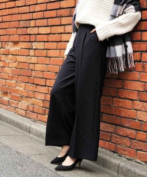 A part by（アパートバイ）の「P/PUワイドパンツ  766354（その他パンツ・レディース・グリーン/ブラック/オフホワイト/ブラック系その他・MEDIUM/LARGE）」の15枚目の写真