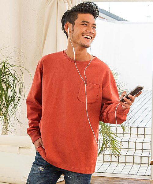 CavariA（キャバリア）の「『CavariA/キャバリア』USAコットンビッグシルエットクルーネック長袖Tシャツ（Tシャツ/カットソー・メンズ・パープル/ブラック/ホワイト/テラコッタ/ワイン/ブルー系その他/ブラック×ホワイト/サックスブルー/ピンク/カーキ/グレー/ネイビー/オレンジ/ベージュ/イエロー/ラベンダー/クリーム/ミント/ダークベージュ・M/L）」の6枚目の写真