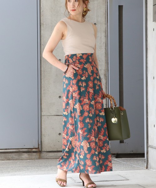 Liesse（リエス）の「レトロペーズリーフラワープリントゴムスカート（スカート・レディース・ベージュ系その他/グリーン系その他・FREE）」の2枚目の写真