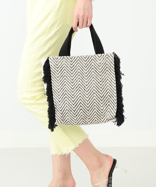 Ray BEAMS（レイビームス）の「Lilas Campbell / ヘリンボーン フリンジ バッグ（トートバッグ・レディース・ブラック/ブラウン・ONE SIZE）」の10枚目の写真