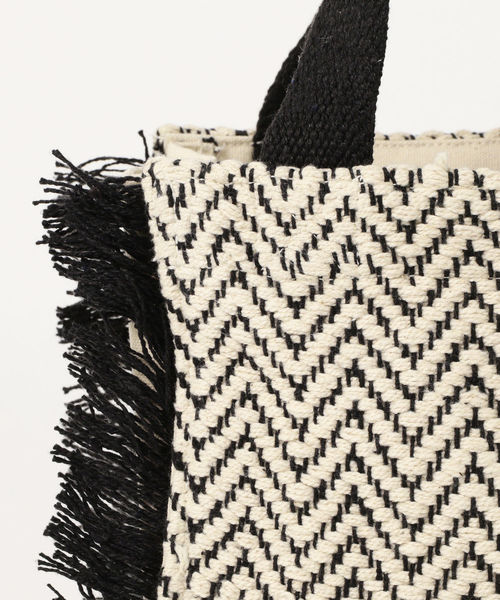 Ray BEAMS（レイビームス）の「Lilas Campbell / ヘリンボーン フリンジ バッグ（トートバッグ・レディース・ブラック/ブラウン・ONE SIZE）」の16枚目の写真
