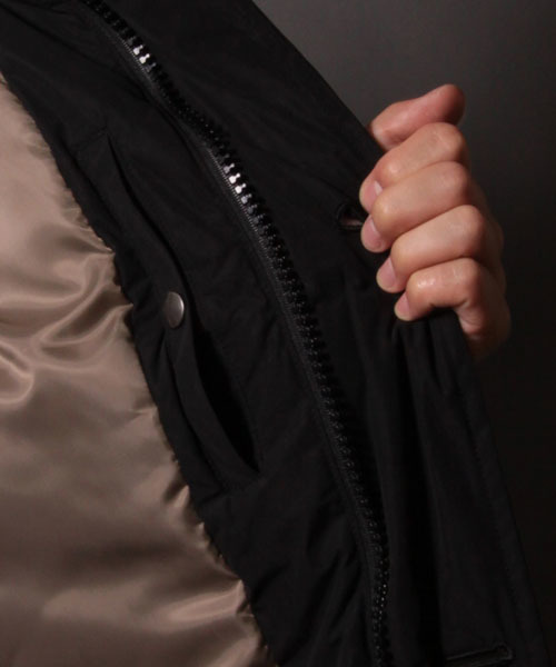 AMERICAN RAG CIE(アメリカンラグシー)の「AMERICAN RAG CIE ラクーンファーダウンコート113-AER-M132-BL064∴(ダウンジャケット/コート・メンズ・ブラック/カーキ/ベージュ/ネイビー・2/1/3)」の9枚目の写真