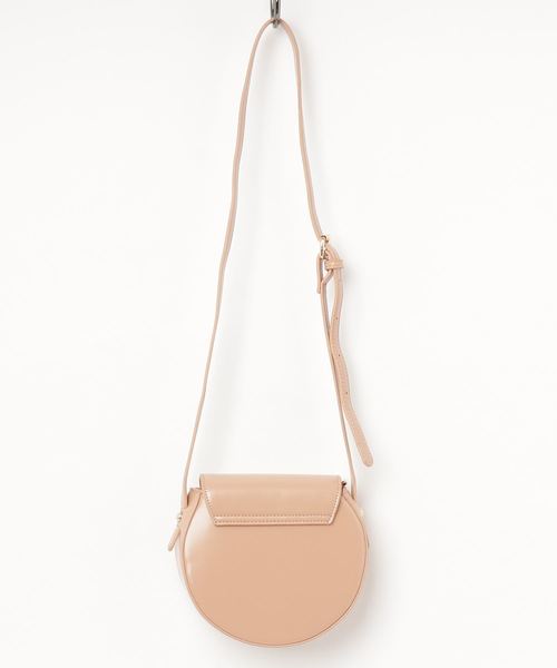 florist（フローリスト）の「三角フラップの丸形レザーショルダーバッグ（ショルダーバッグ・レディース・ブラック/ベージュ/キャメル/ブラウン・FREE）」の5枚目の写真