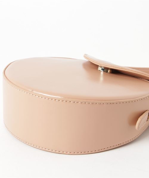 florist（フローリスト）の「三角フラップの丸形レザーショルダーバッグ（ショルダーバッグ・レディース・ブラック/ベージュ/キャメル/ブラウン・FREE）」の6枚目の写真