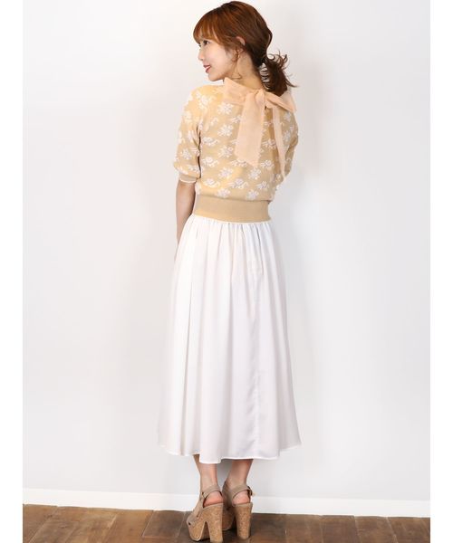 dazzlin（ダズリン）の「フラワージャカードバックリボンニット（ニット/セーター・レディース・ベージュ/ネイビー/レッド・FREE）」の5枚目の写真