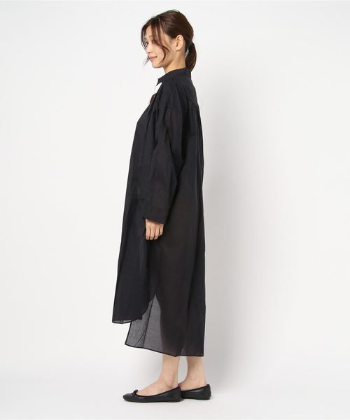 MidiUmi（ミディウミ）の「SHOULDER_GATHER_ROBE（ワンピース・レディース・ブラック/オフホワイト/ブルー/ストライプ・FREE）」の5枚目の写真