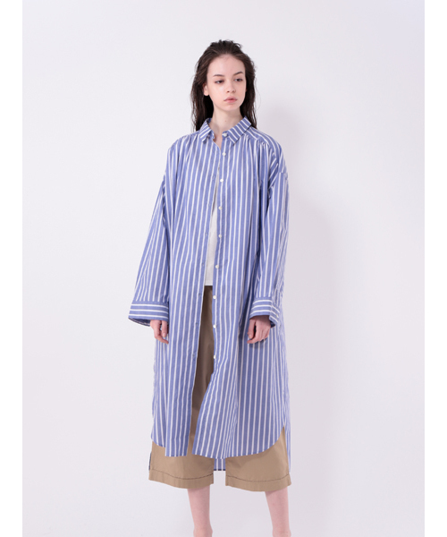 MidiUmi（ミディウミ）の「SHOULDER_GATHER_ROBE（ワンピース・レディース・ブラック/オフホワイト/ブルー/ストライプ・FREE）」の4枚目の写真