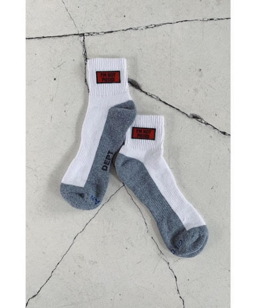 mother(マザー)の「RIKI PHRASE BADGE SOX(ソックス/靴下)」|ホワイト系その他