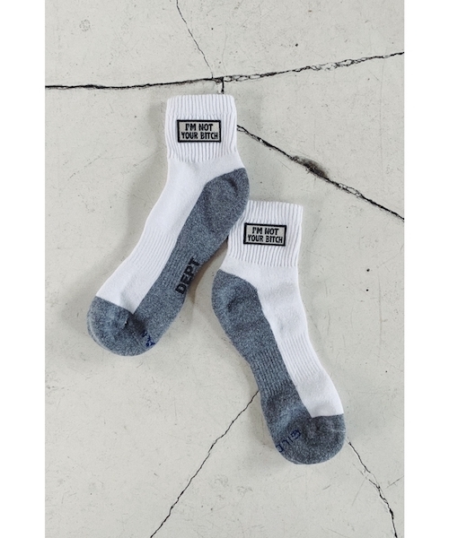 mother(マザー)の「RIKI PHRASE BADGE SOX(ソックス/靴下)」|ホワイト