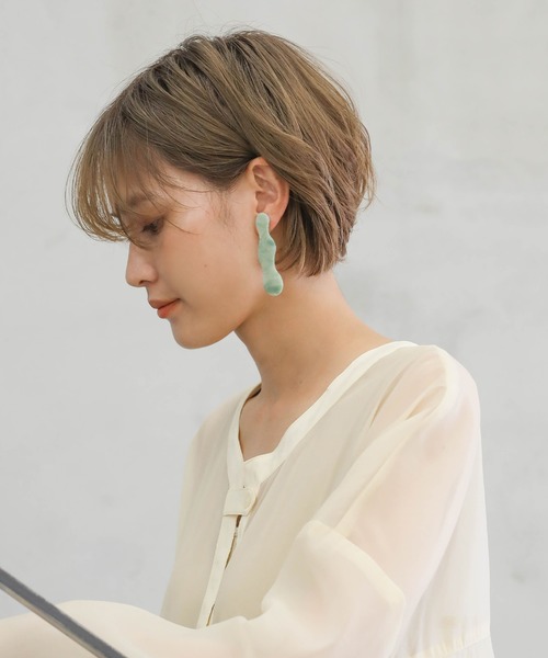 select MOCA(セレクトモカ)の「ドロップアメーバーイヤリング(イヤリング・レディース・ライトグレー/ライトグリーン/アイボリー/クリア・FREE)」の5枚目の写真