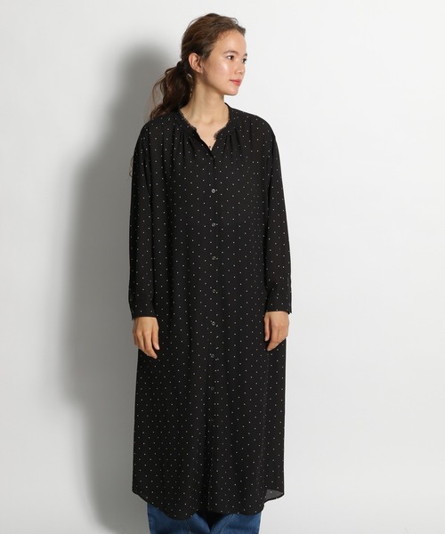 ドット柄 ブラック マキシシャツドレス niko and（ニコアンド）の「ドレープ小柄マキシワンピース