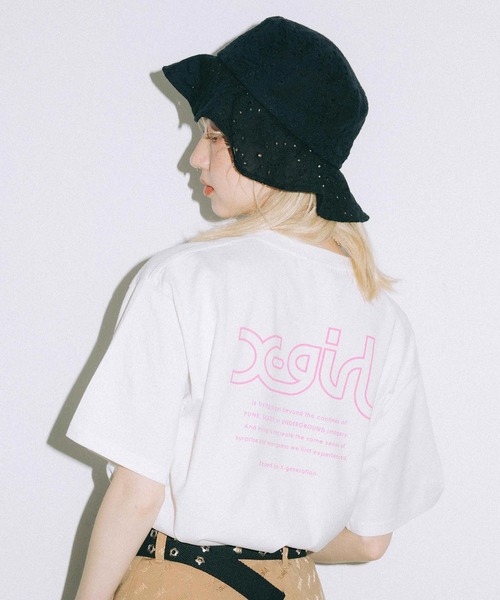 X-girl（エックスガール）の「WEB/一部店舗限定｜WORDS LOGO PIGMENT DYE S/S MENS TEE（Tシャツ/カットソー・レディース・ホワイト/ライトパープル/オレンジ/チャコール/オリーブ・ONE SIZE）」の2枚目の写真