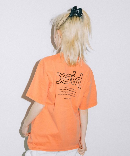 X-girl（エックスガール）の「WEB/一部店舗限定｜WORDS LOGO PIGMENT DYE S/S MENS TEE（Tシャツ/カットソー・レディース・ホワイト/ライトパープル/オレンジ/チャコール/オリーブ・ONE SIZE）」の5枚目の写真