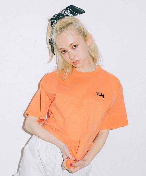 X-girl（エックスガール）の「WEB/一部店舗限定｜WORDS LOGO PIGMENT DYE S/S MENS TEE（Tシャツ/カットソー・レディース・ホワイト/ライトパープル/オレンジ/チャコール/オリーブ・ONE SIZE）」の11枚目の写真