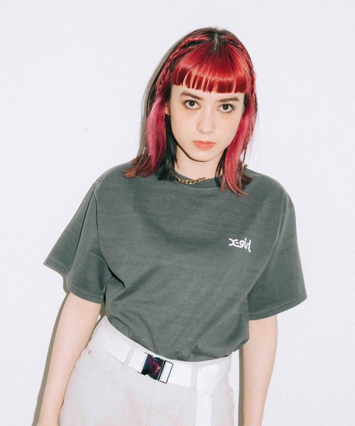 X-girl（エックスガール）の「WEB/一部店舗限定｜WORDS LOGO PIGMENT DYE S/S MENS TEE（Tシャツ/カットソー・レディース・ホワイト/ライトパープル/オレンジ/チャコール/オリーブ・ONE SIZE）」の17枚目の写真