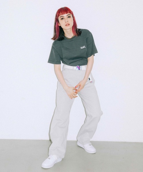 X-girl（エックスガール）の「WEB/一部店舗限定｜WORDS LOGO PIGMENT DYE S/S MENS TEE（Tシャツ/カットソー・レディース・ホワイト/ライトパープル/オレンジ/チャコール/オリーブ・ONE SIZE）」の15枚目の写真
