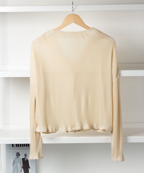 me+em select(ミームセレクト)の「カーブスリーブプリーツカーディガン(カーディガン/ボレロ・レディース・ブラック/アイボリー・FREE)」の4枚目の写真