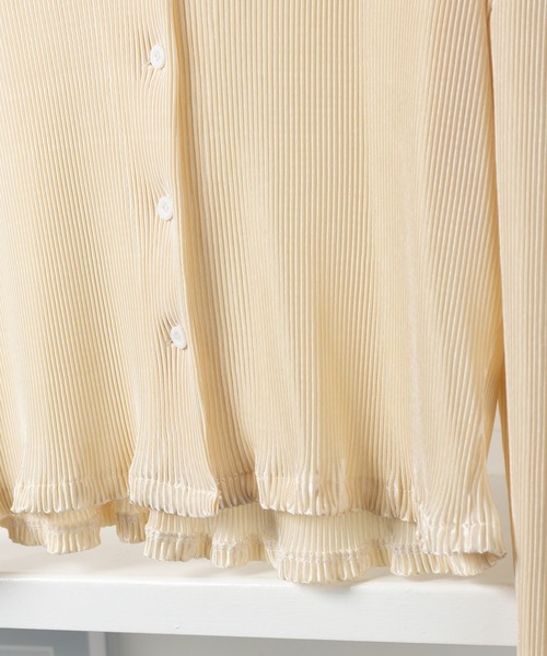 me+em select(ミームセレクト)の「カーブスリーブプリーツカーディガン(カーディガン/ボレロ・レディース・ブラック/アイボリー・FREE)」の16枚目の写真