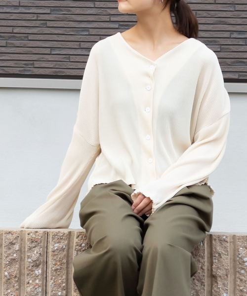 me+em select(ミームセレクト)の「カーブスリーブプリーツカーディガン(カーディガン/ボレロ・レディース・ブラック/アイボリー・FREE)」の14枚目の写真