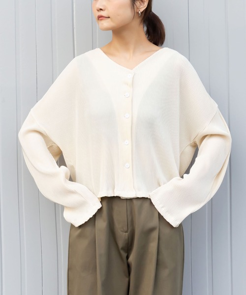 me+em select(ミームセレクト)の「カーブスリーブプリーツカーディガン(カーディガン/ボレロ・レディース・ブラック/アイボリー・FREE)」の3枚目の写真