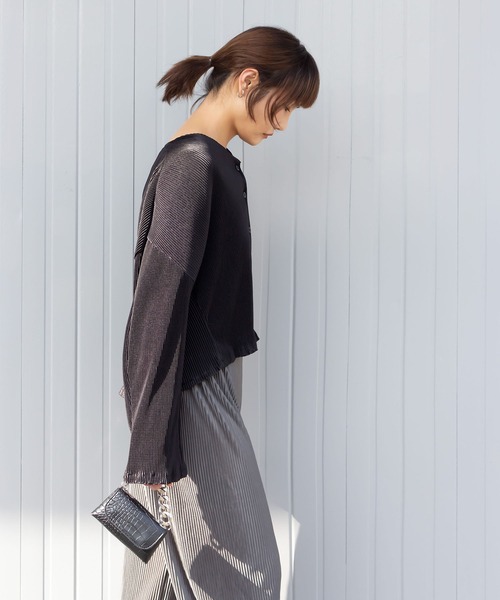 me+em select(ミームセレクト)の「カーブスリーブプリーツカーディガン(カーディガン/ボレロ・レディース・ブラック/アイボリー・FREE)」の19枚目の写真